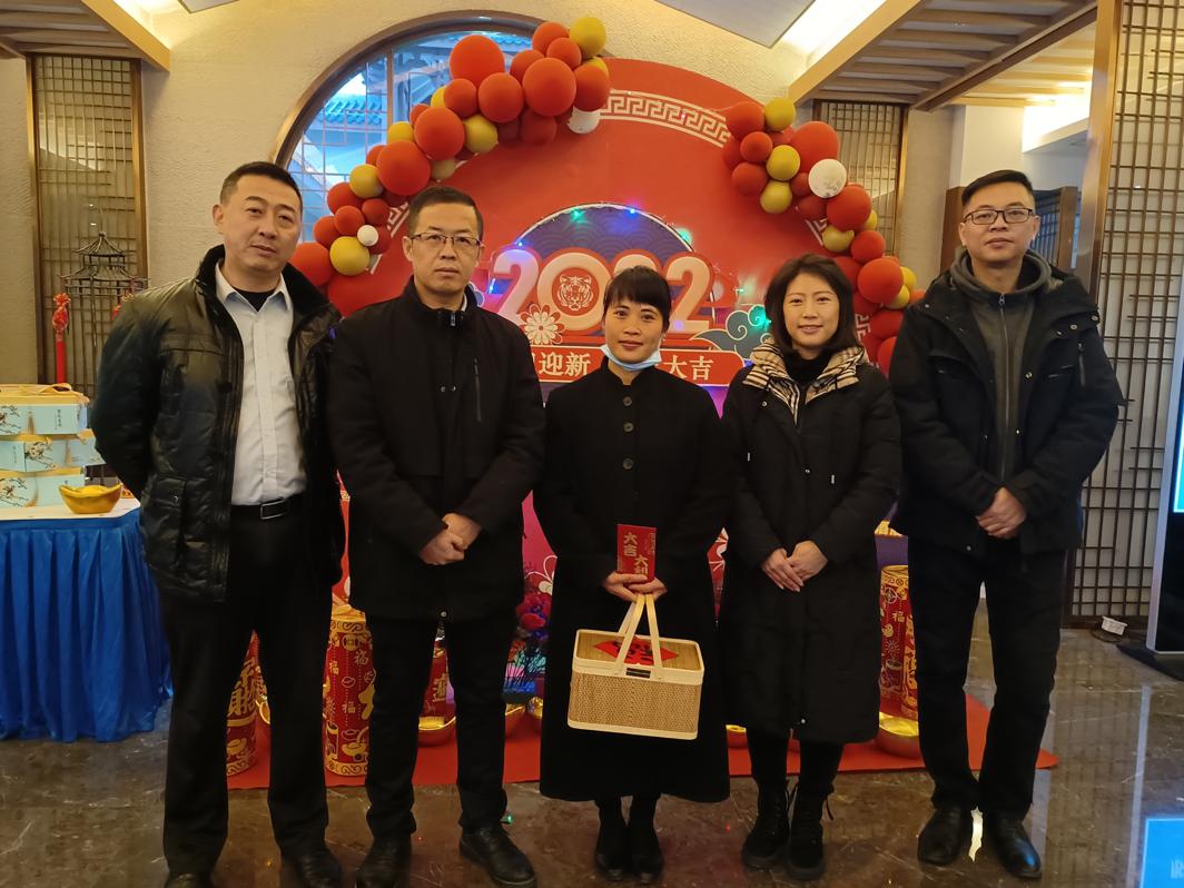 弘润公司辅导发展春节走访慰问活动2.jpg 弘润公司辅导发展春节走访慰问活动2.jpg